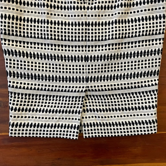 *NWT* LOFT Jacquard Pencil Skirt, Black & White Geometric Print - Picture 9 of 16